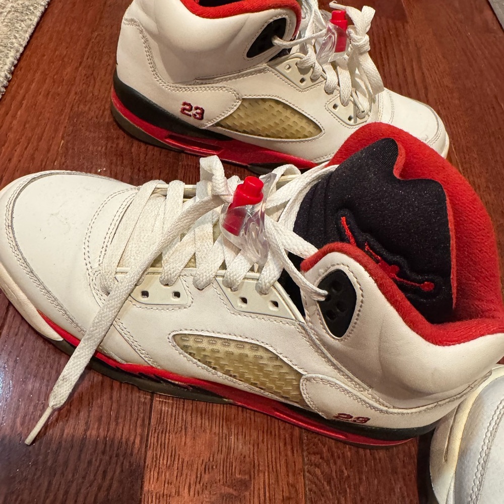 Women’s Air Jordan fire red’s